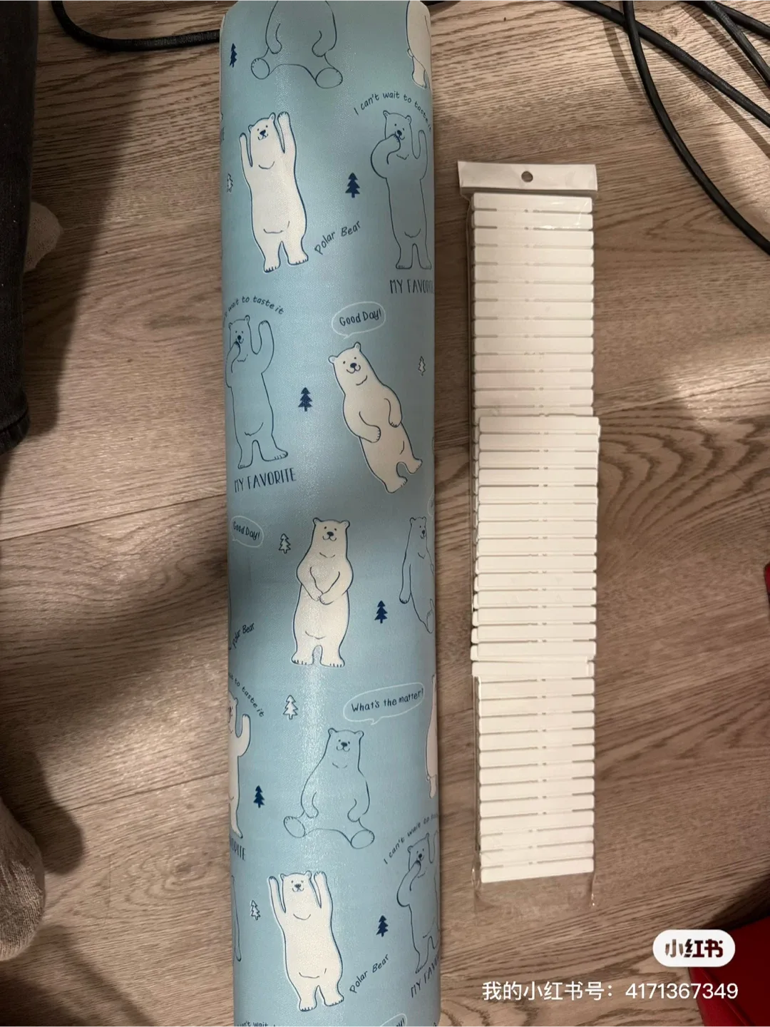 Polar Bear Patterned Roll & White Clips