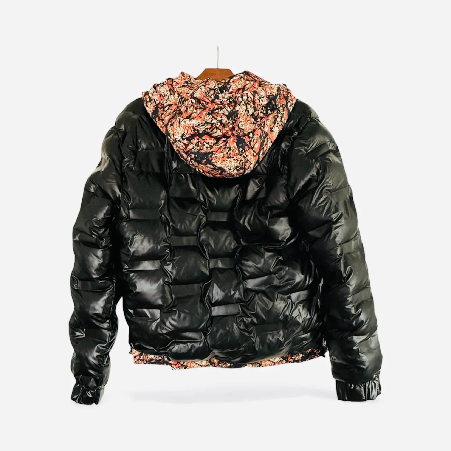 Ellesse Reversible Puffer Jacket – Black & Floral – Size M image indicator(2)