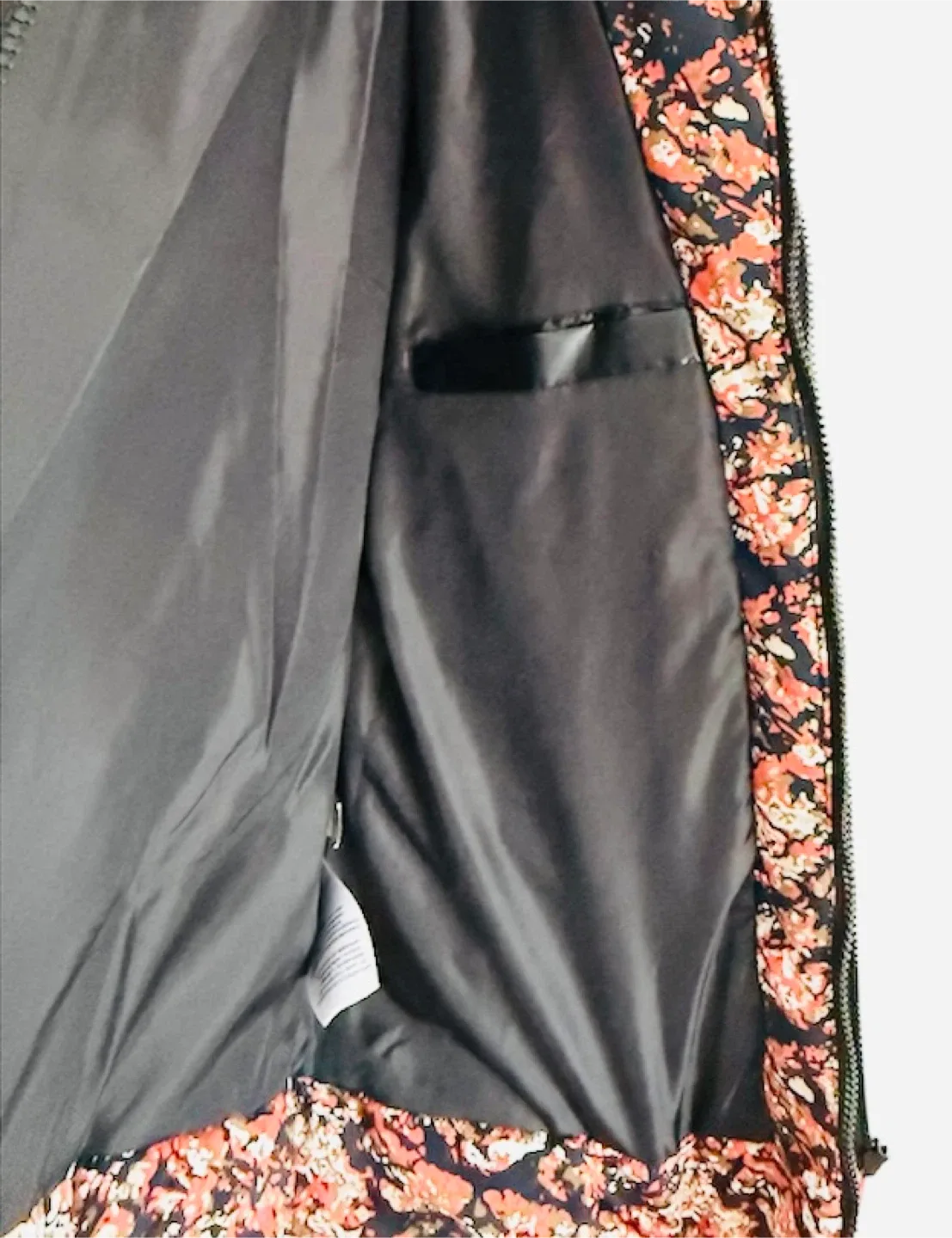 Ellesse Reversible Puffer Jacket – Black & Floral – Size M image indicator(8)