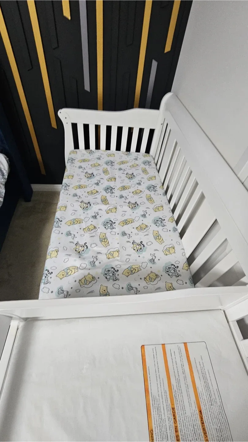 White Baby Crib with Changing Table image indicator(4)