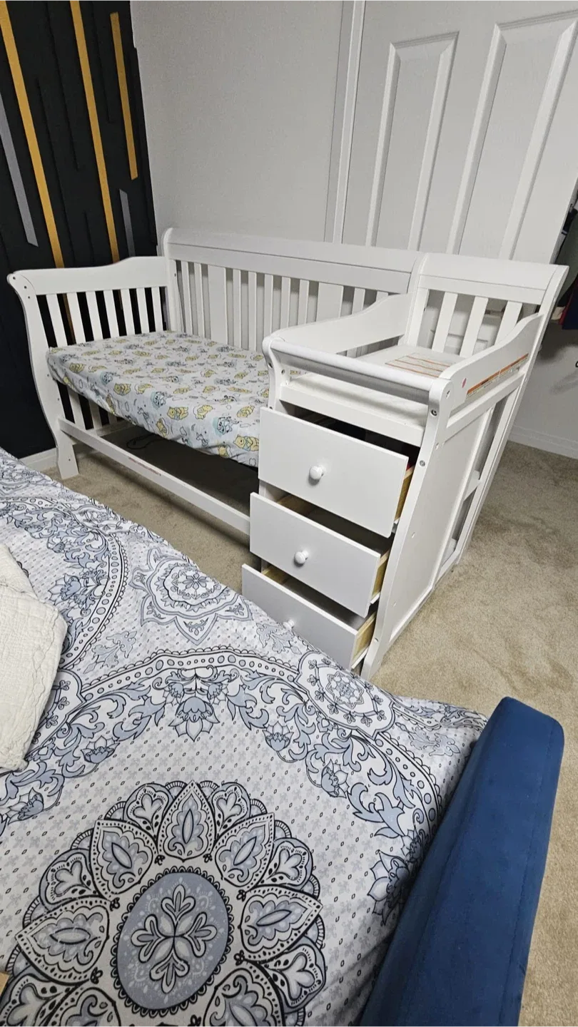 White Baby Crib with Changing Table image indicator(2)