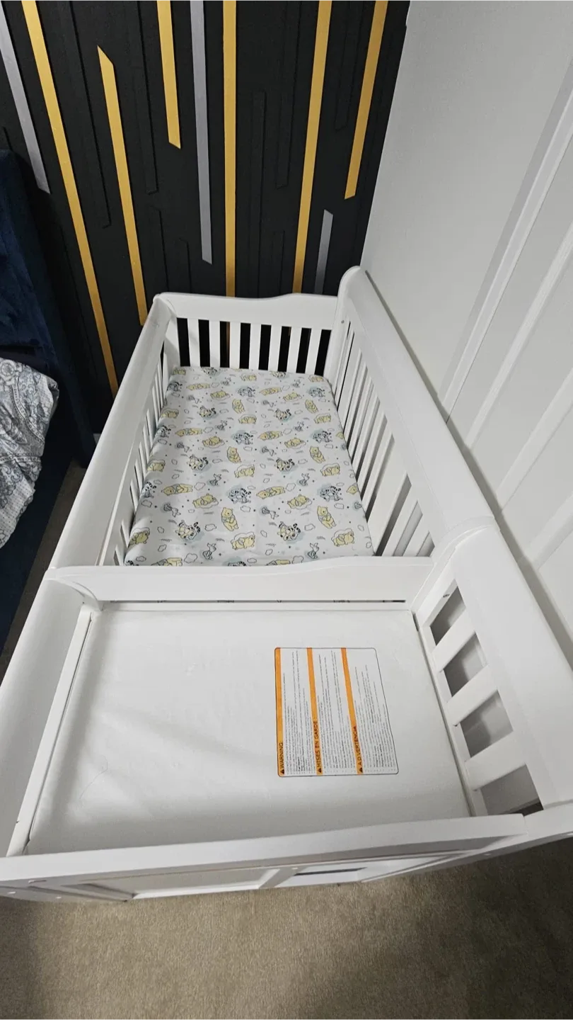 White Baby Crib with Changing Table image indicator(7)