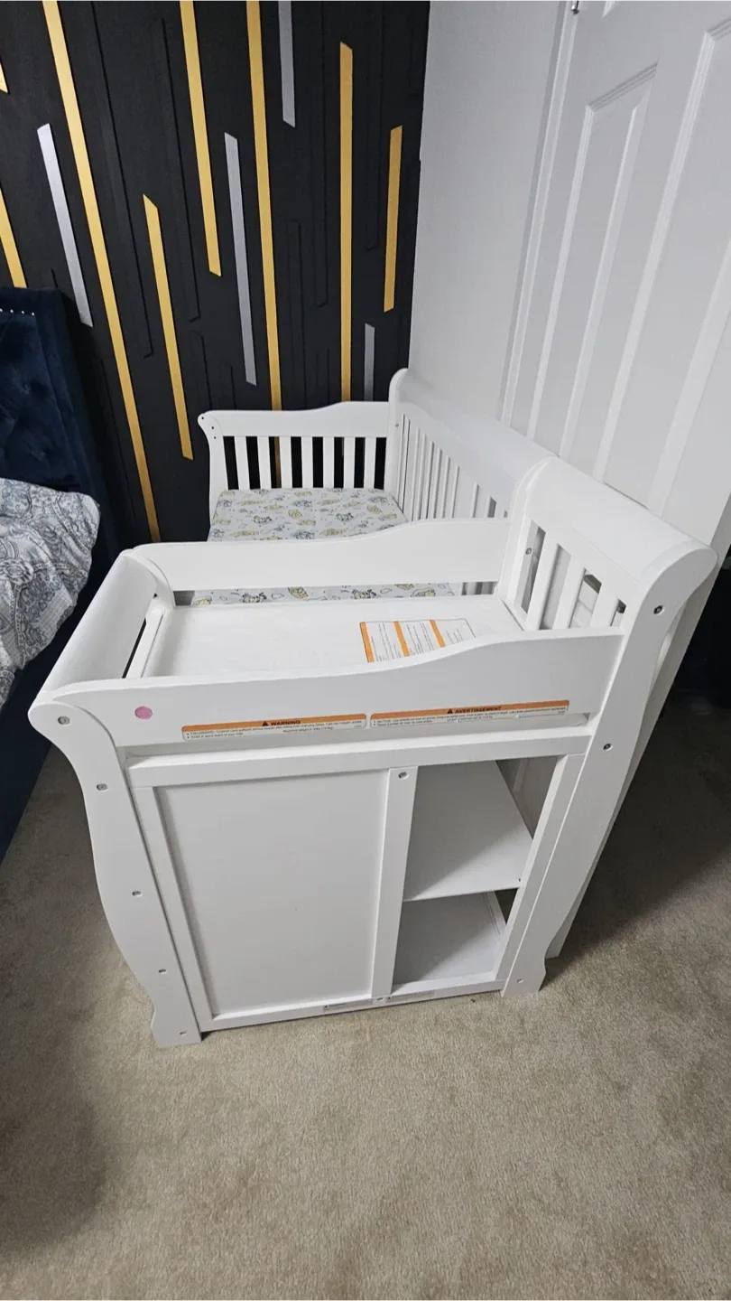 White Baby Crib with Changing Table image indicator(8)