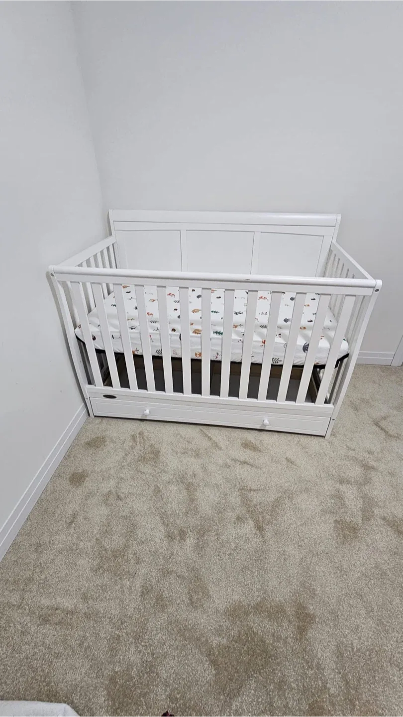 Convertible Crib with Storage - White image indicator(2)