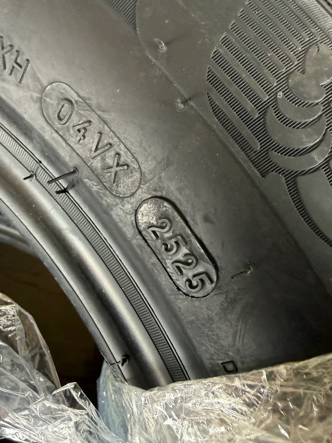 Michelin 225/60 R17 Studded Winter Tires image indicator(4)