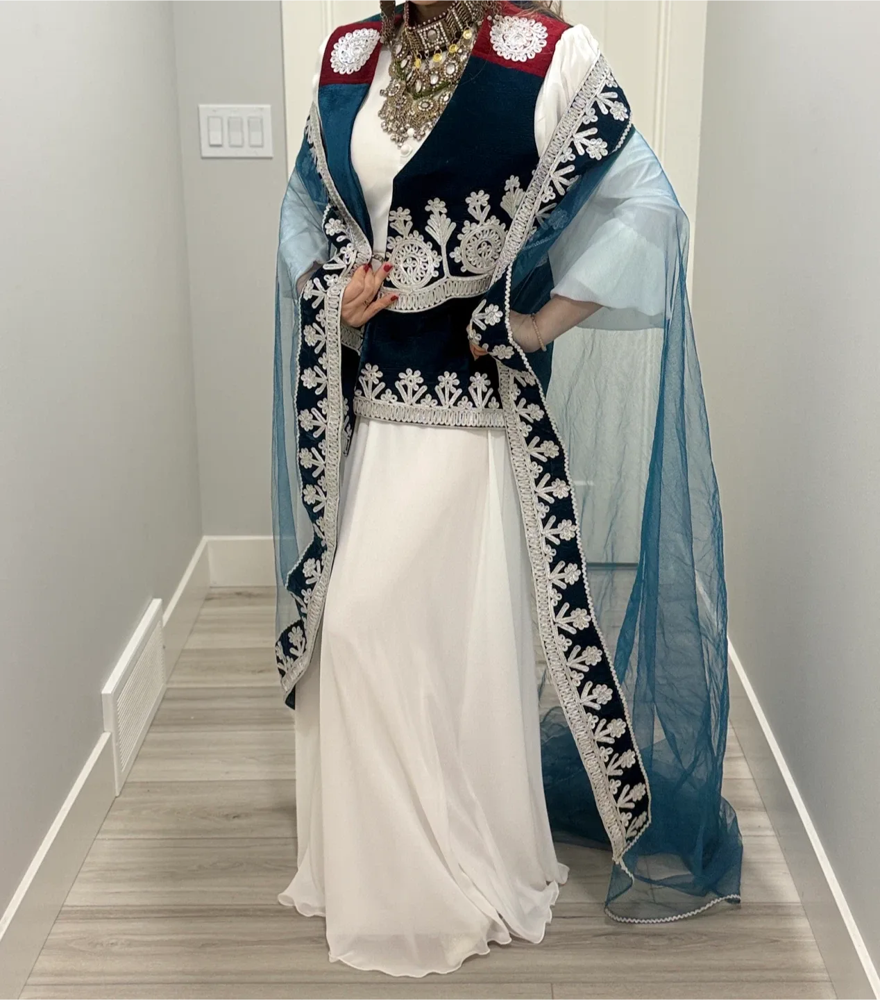 Afghan Traditional Dress image indicator(3)