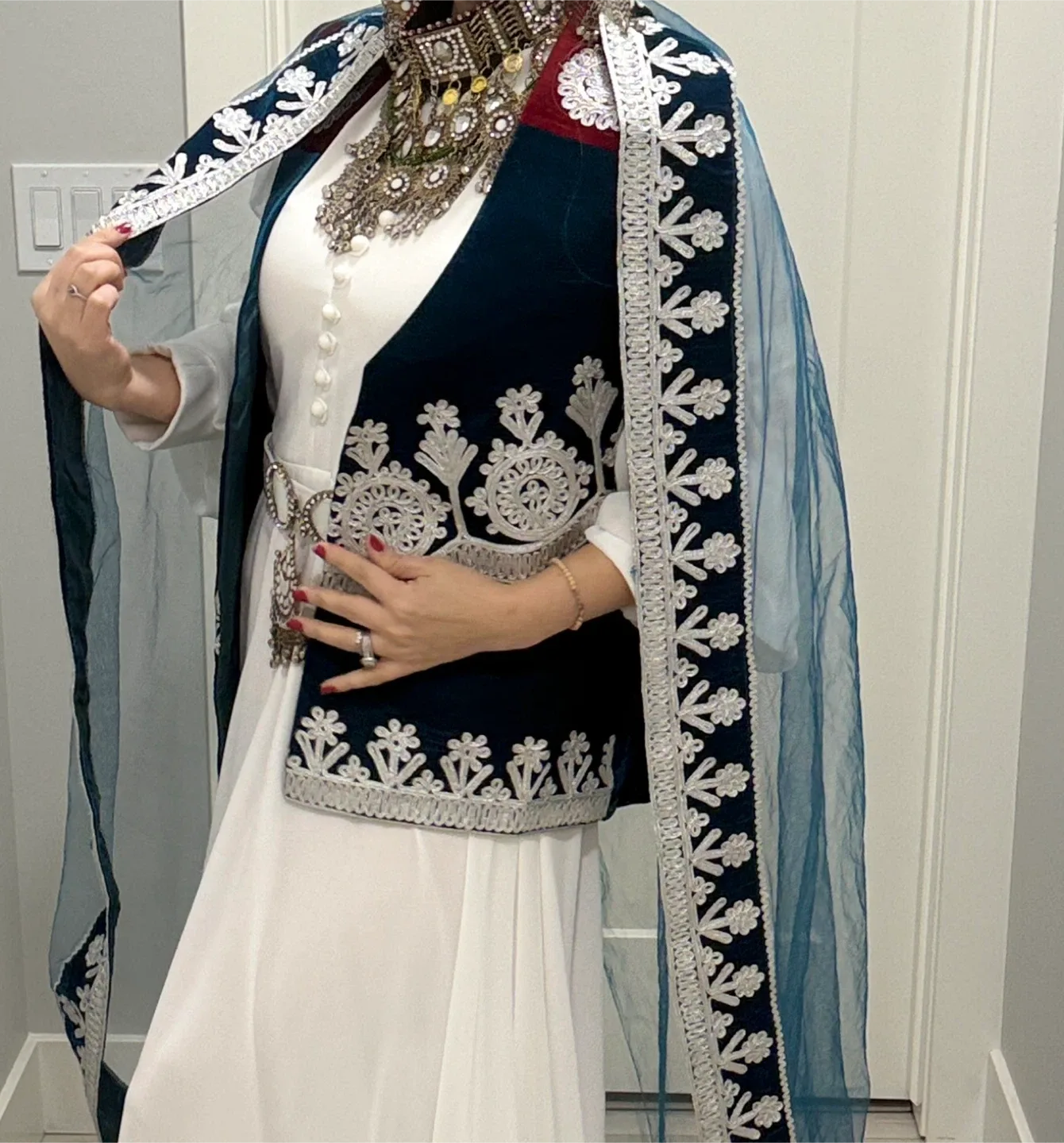 Afghan Traditional Dress image indicator(2)