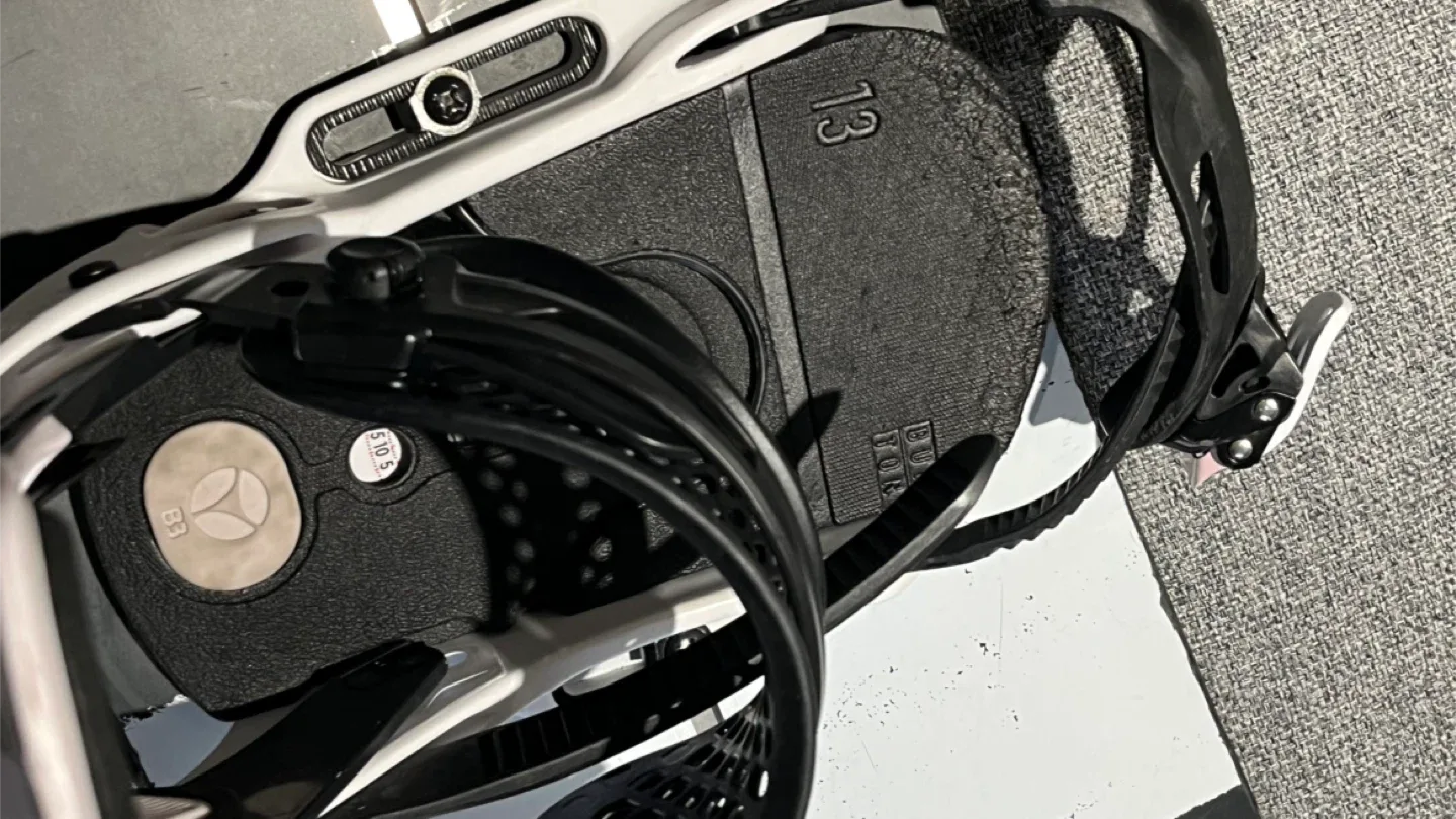 Burton family tree 147 Snowboard w/ Lexa Bindings image indicator(5)