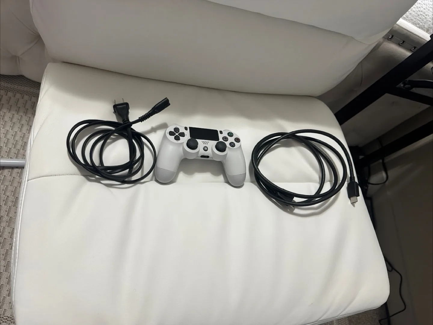 PlayStation 4 Pro (1TB) – Like New Condition image indicator(7)