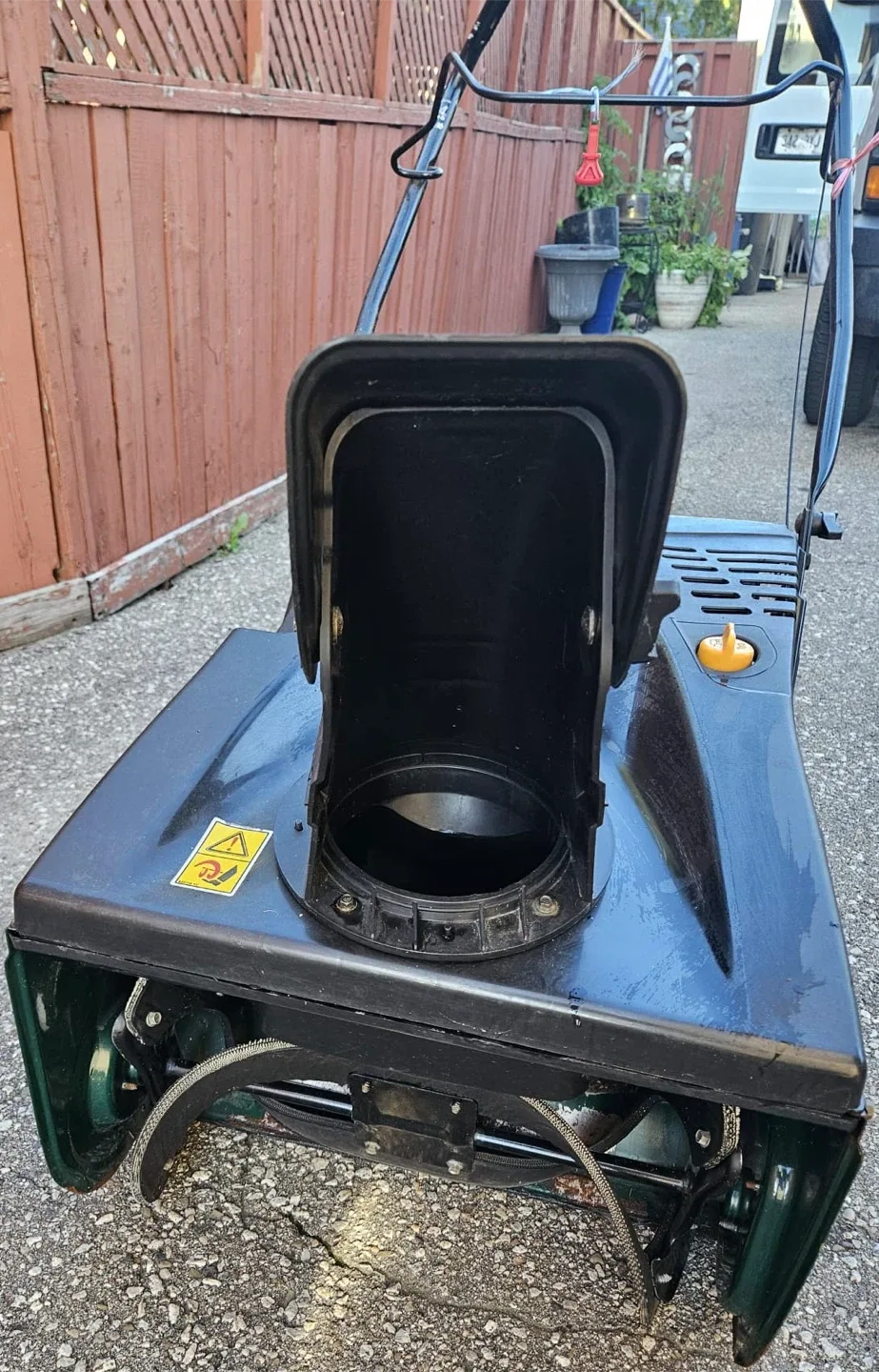 Yardworks 21" 179CC 4 Cycle Snow Blower image indicator(5)