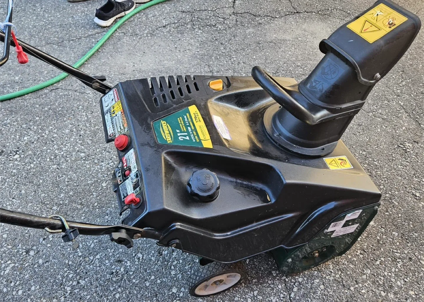 Yardworks 21" 179CC 4 Cycle Snow Blower image indicator(2)