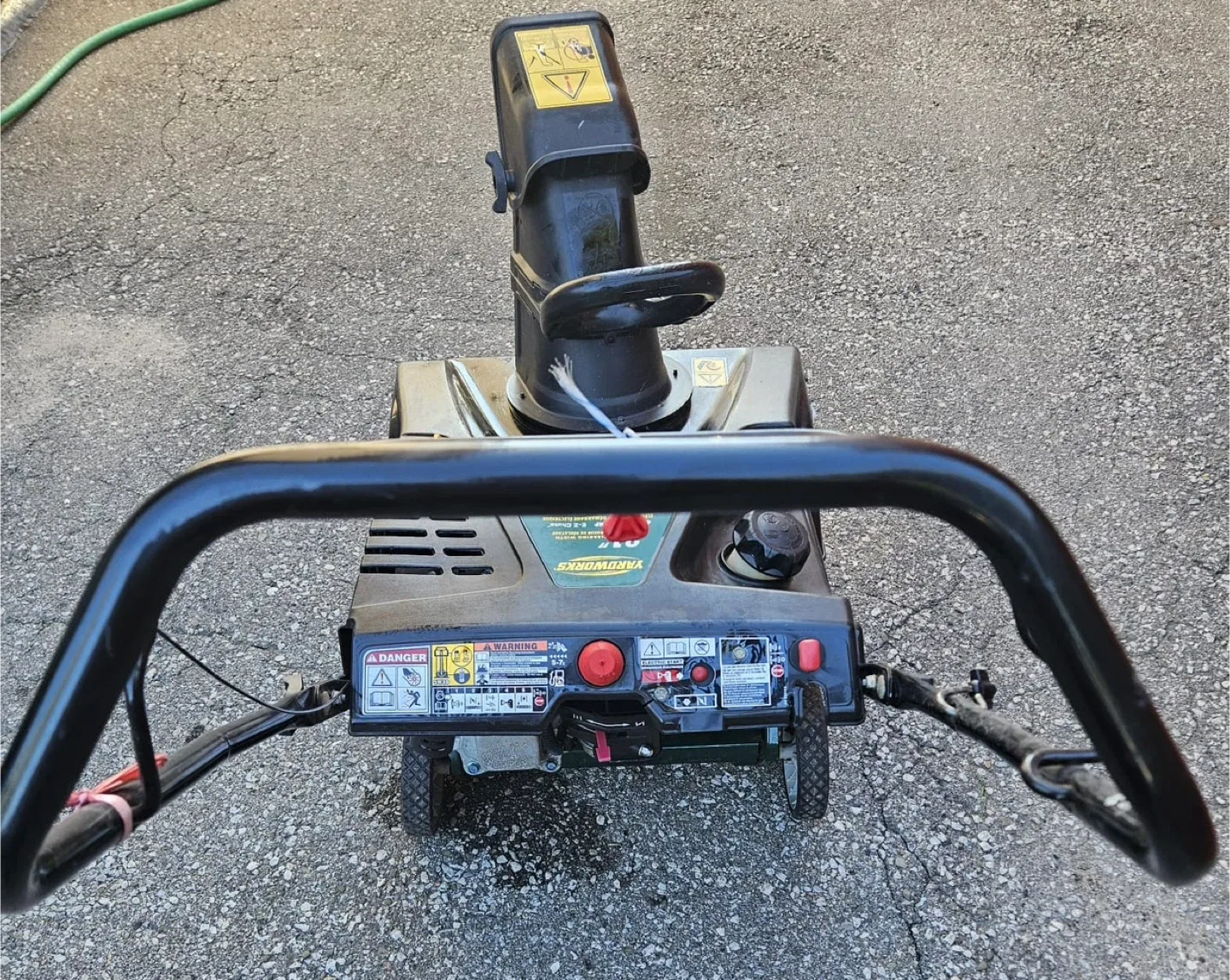 Yardworks 21" 179CC 4 Cycle Snow Blower image indicator(4)