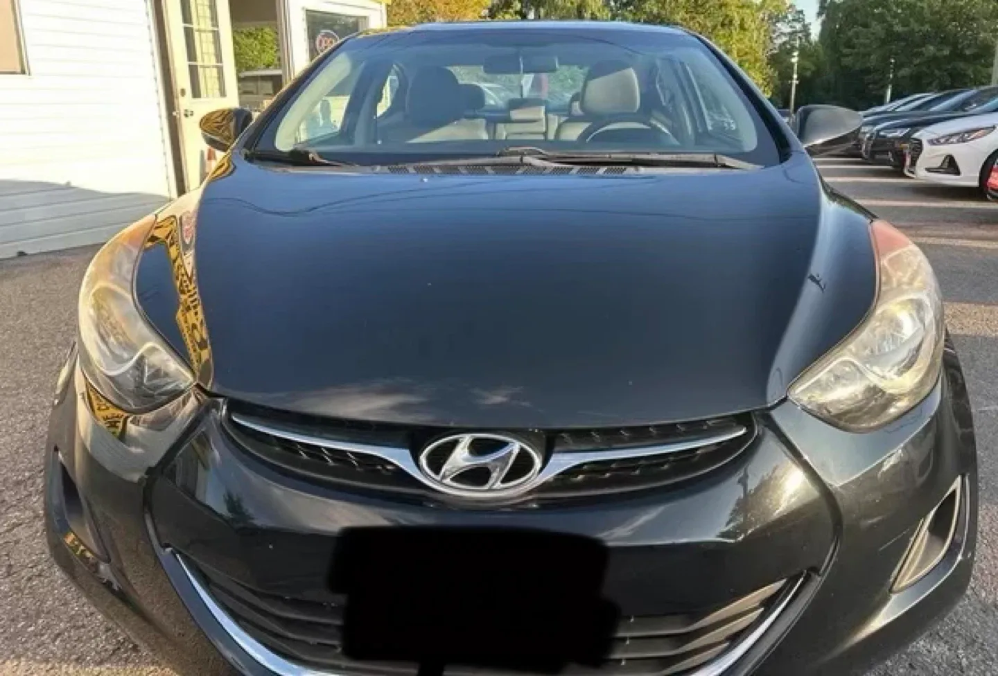 Hyundai Elantra - Black Sedan image indicator(4)