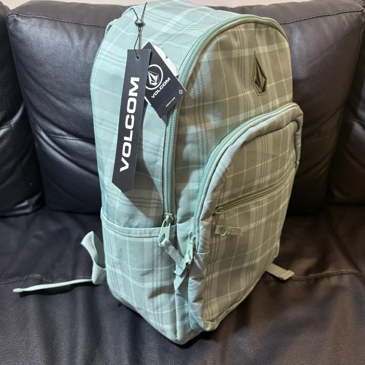 Brand New Volcom Plaid Backpack image indicator(2)