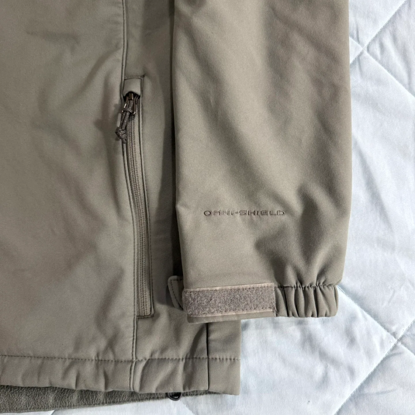 Columbia Softshell Jacket, Size Small image indicator(2)