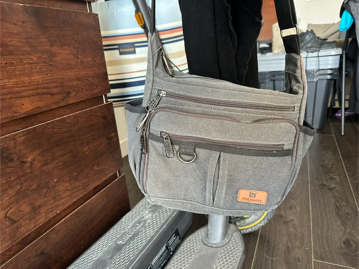 W&G Traveler Gray Canvas Messenger Bag