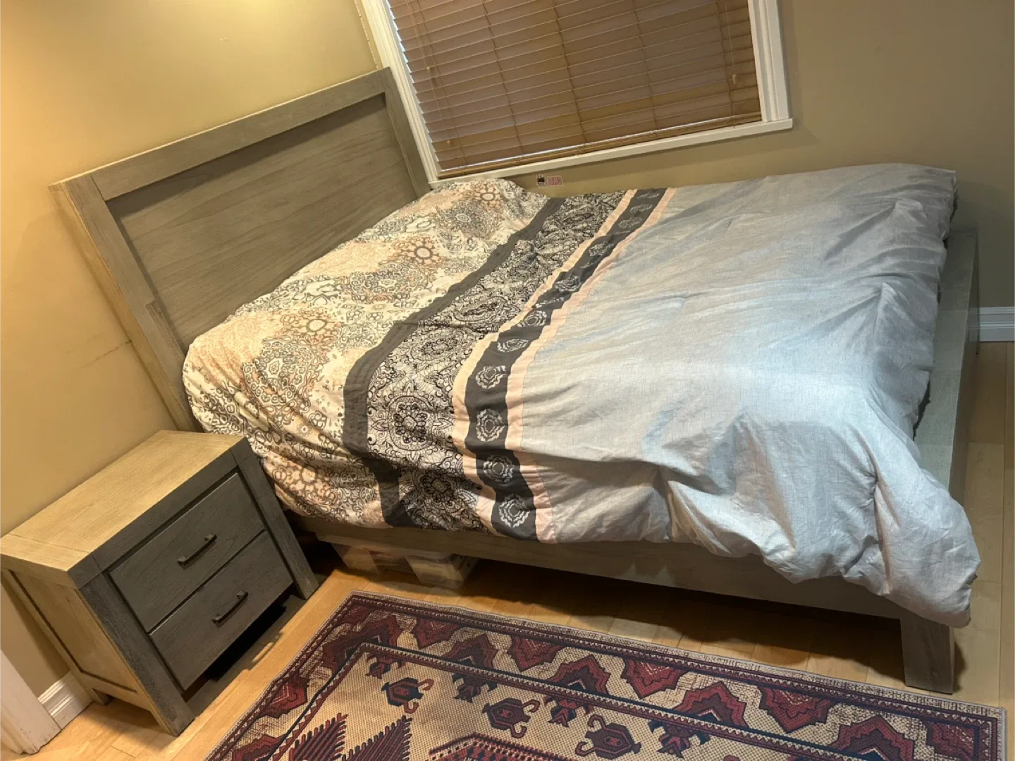 Bedroom Set: Bed, Dresser & Nightstand