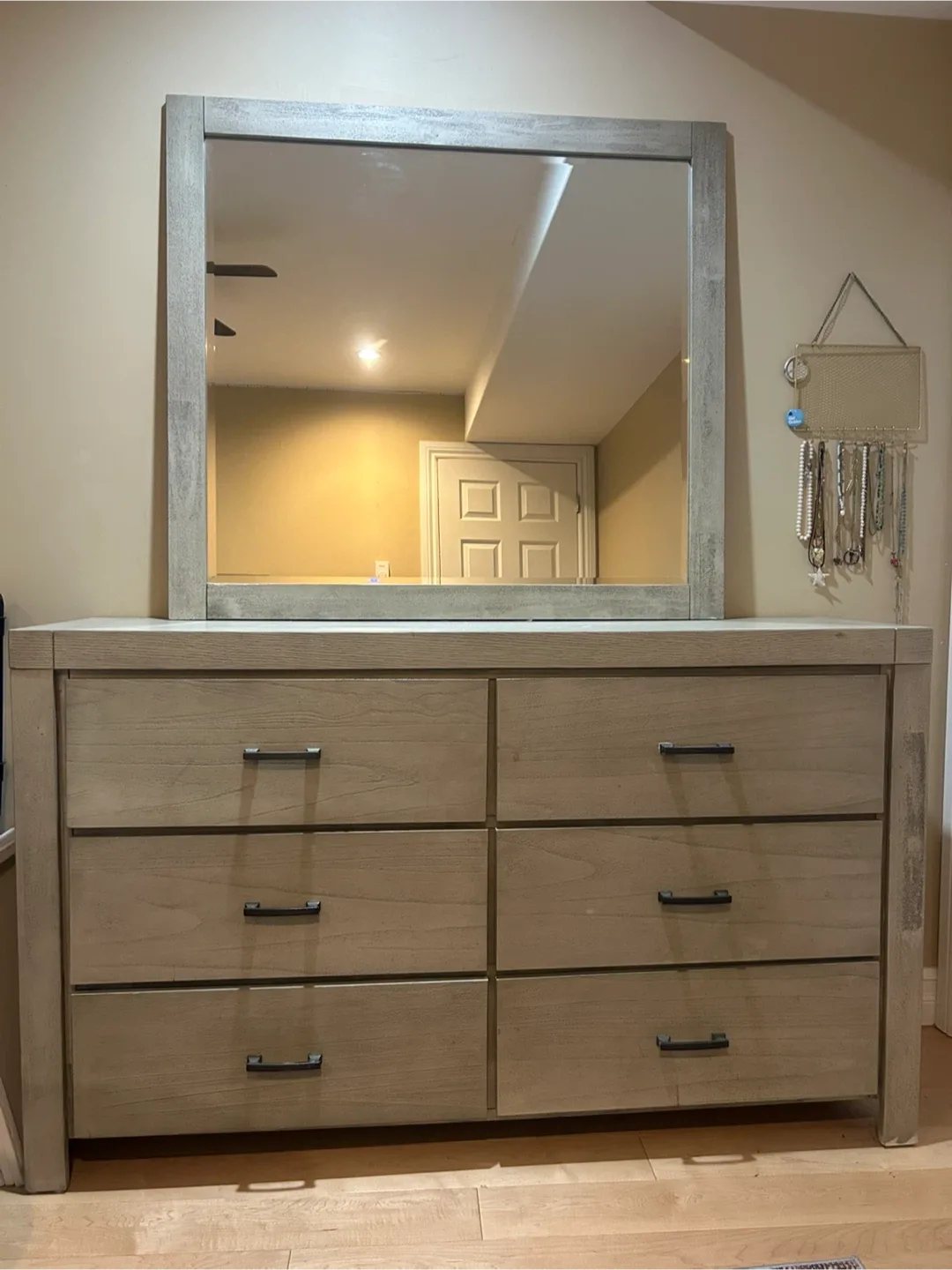 Bedroom Set: Bed, Dresser & Nightstand image indicator(2)