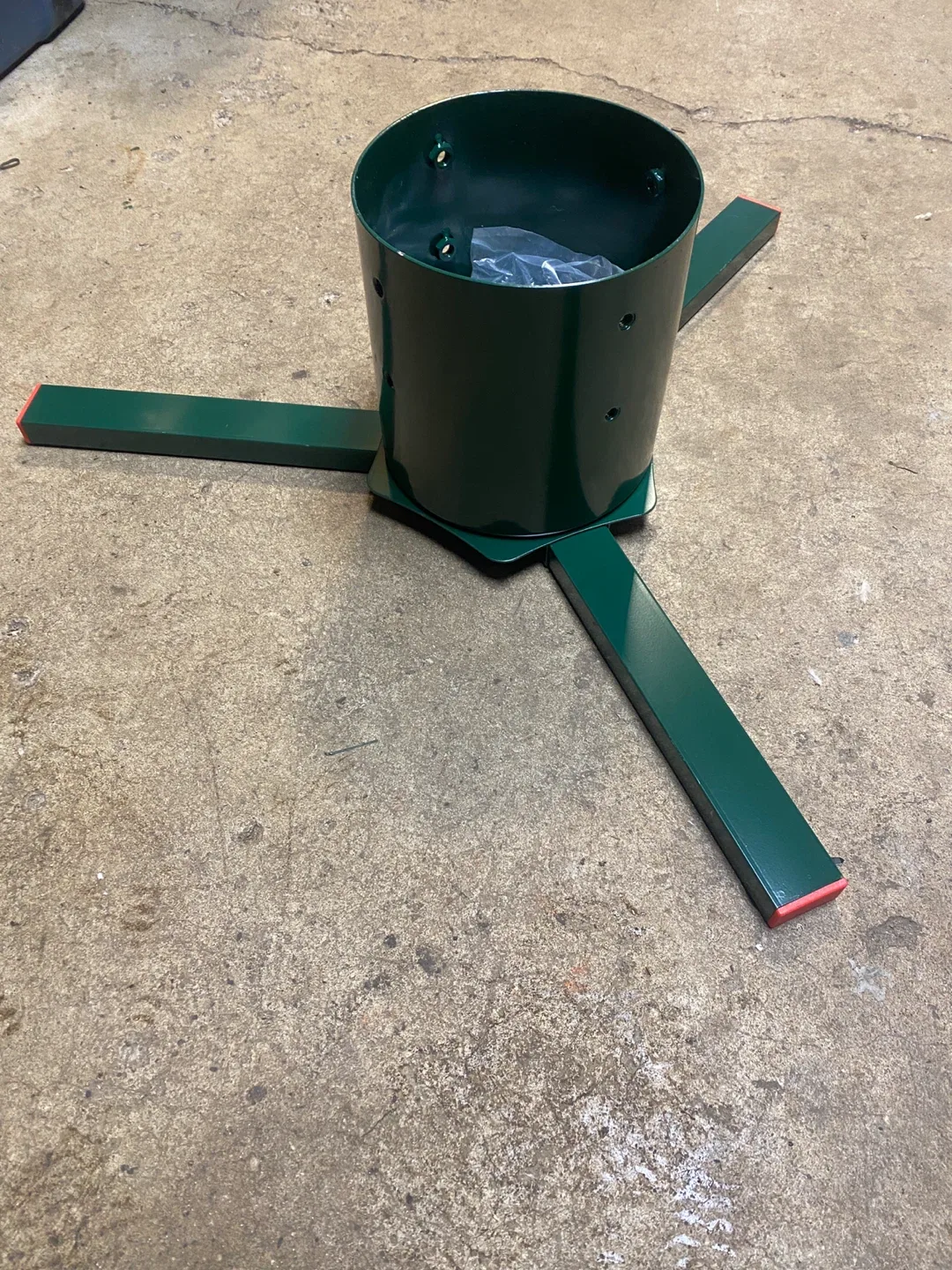 Detachable Sturdy Christmas Tree Stand image indicator(4)