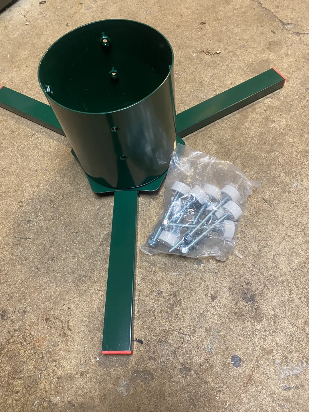 Detachable Sturdy Christmas Tree Stand image indicator(2)