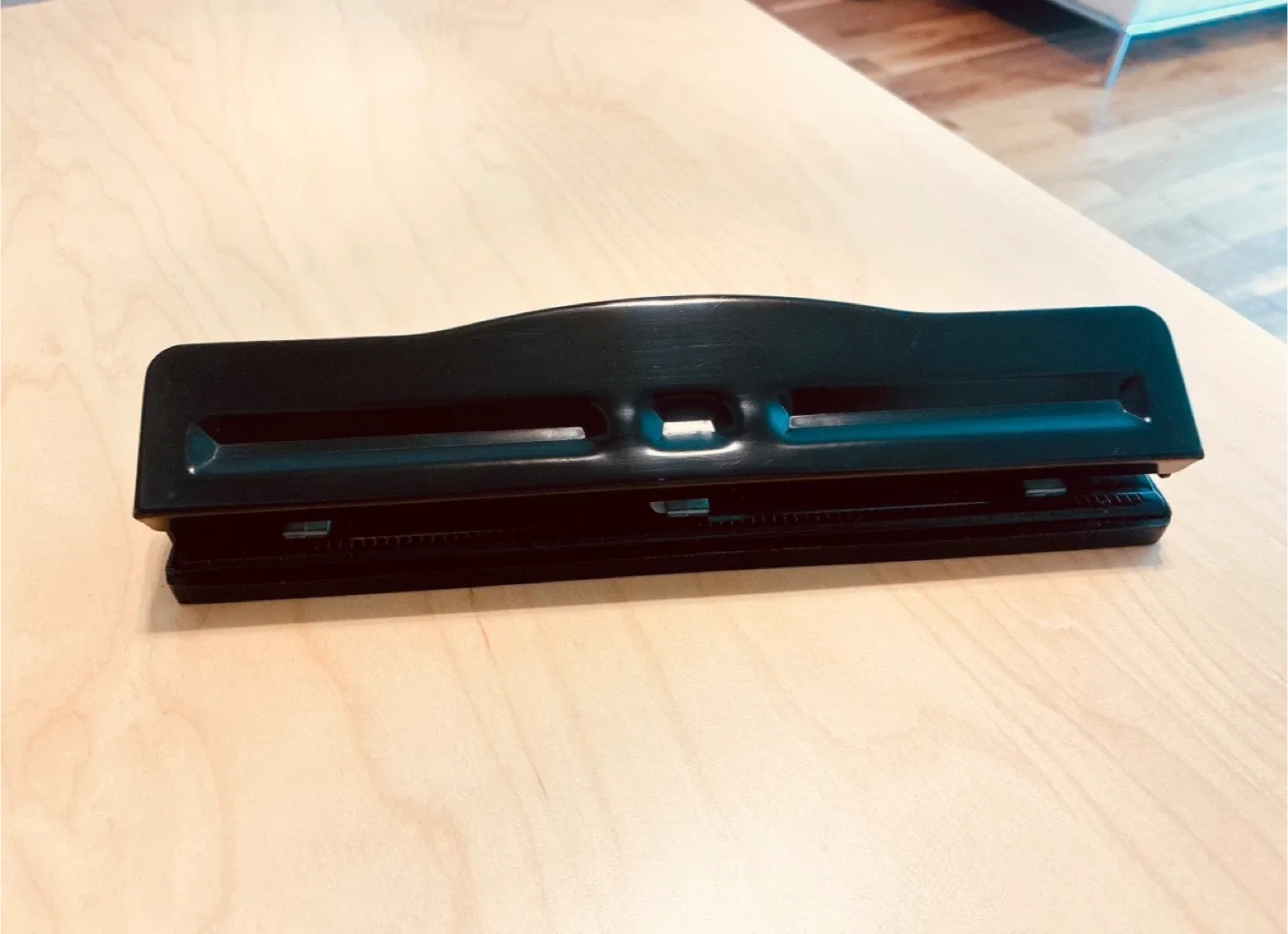 Adjustable 3-Hole Punch