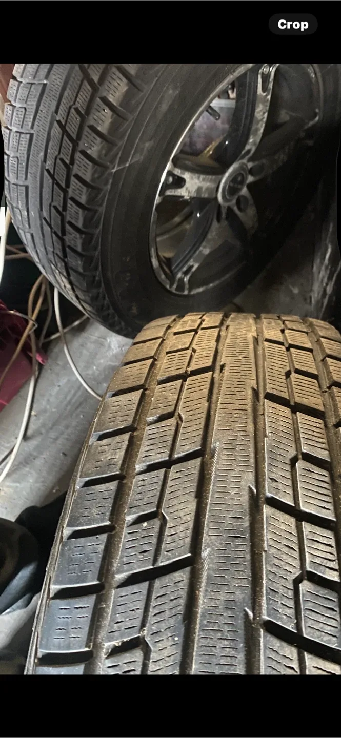 4 Yokohama 215/70/R16 Winter Tires on Wheels image indicator(2)