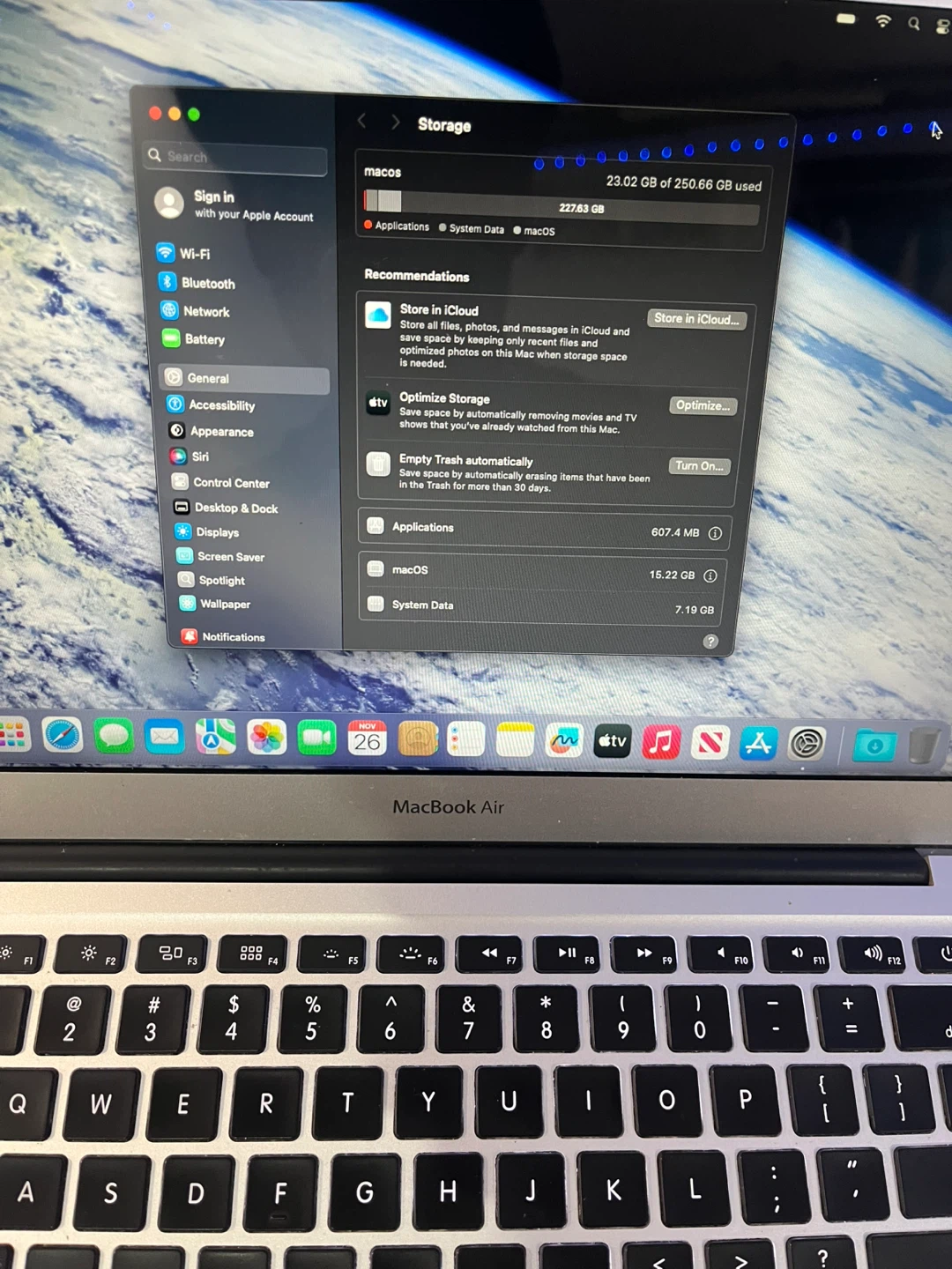 MacBook Air 2015 13 inch i5 MacOS sequoia With charger - photo 3