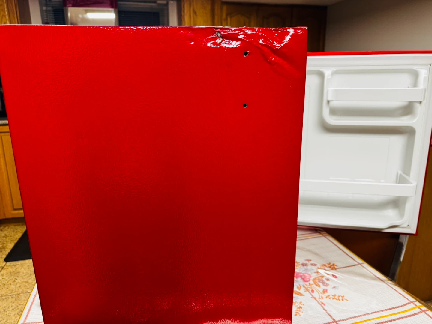 Frigidaire Retro Compact Fridge - Red - photo 2