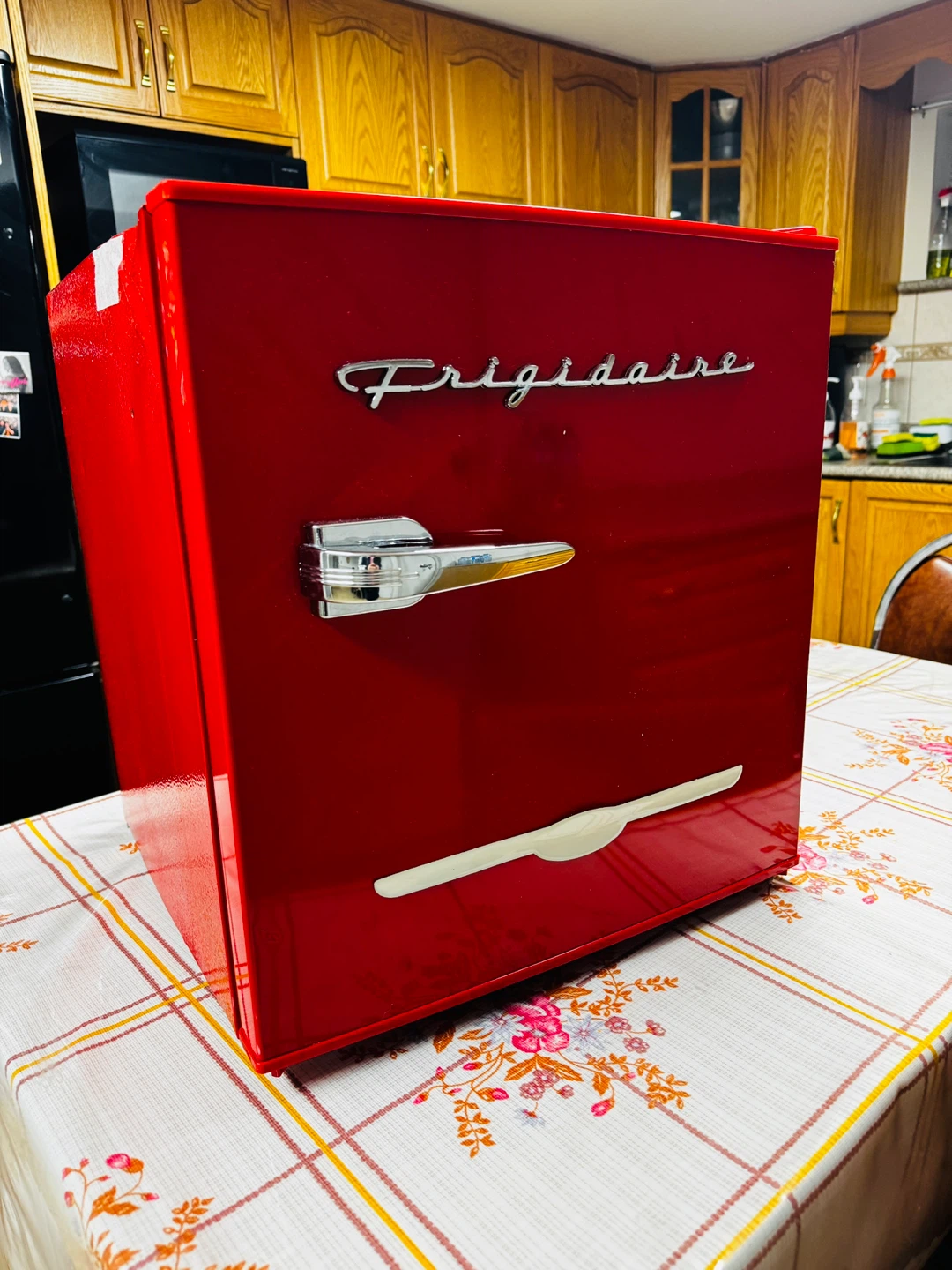 Frigidaire Retro Compact Fridge - Red
