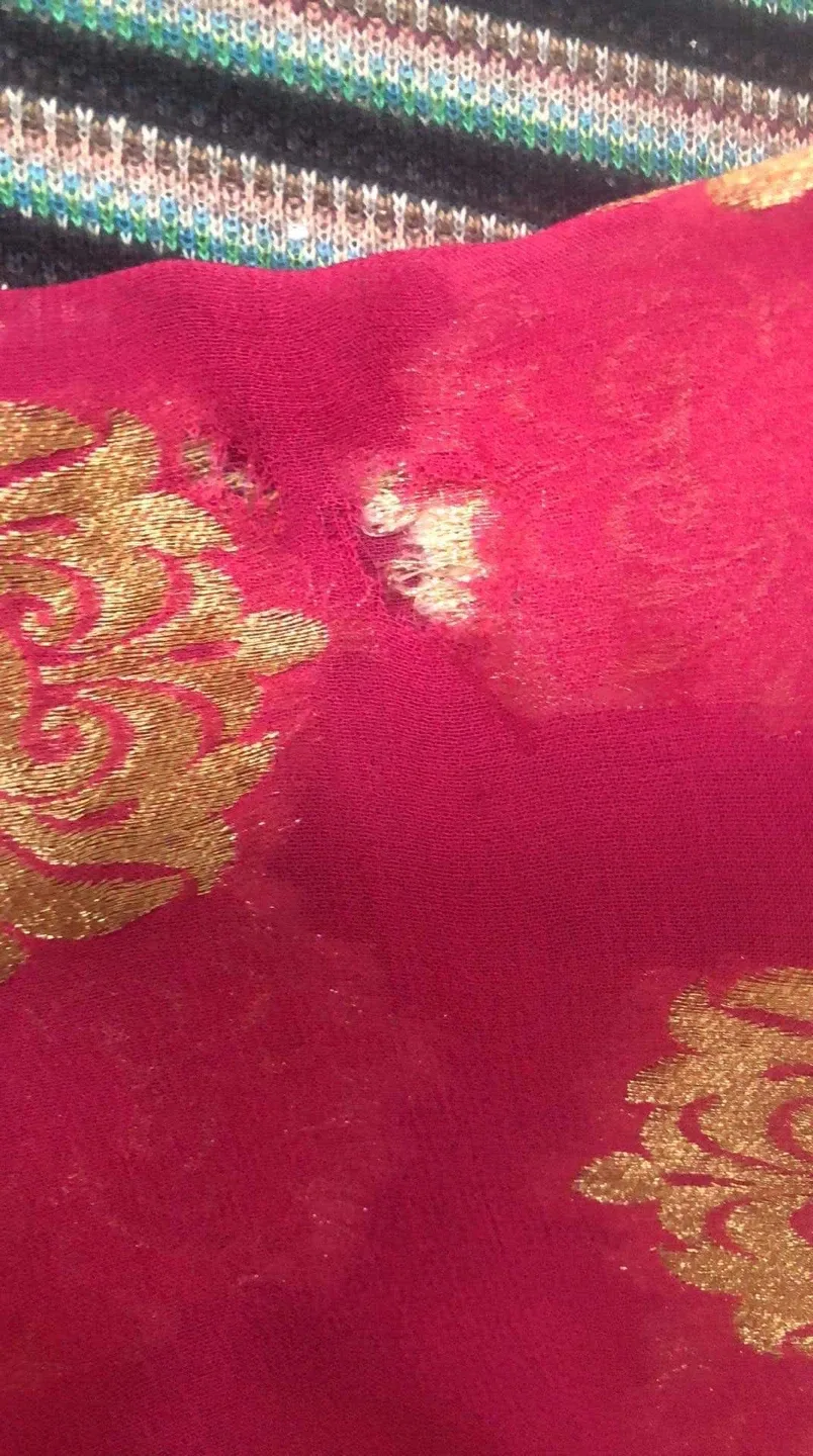Pink & Golden Dupatta image indicator(4)