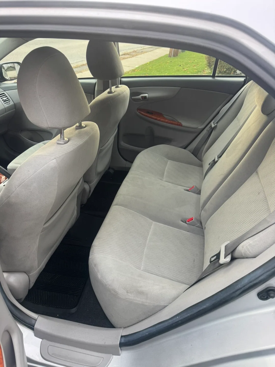 2010 Silver Toyota Corolla Sedan image indicator(6)