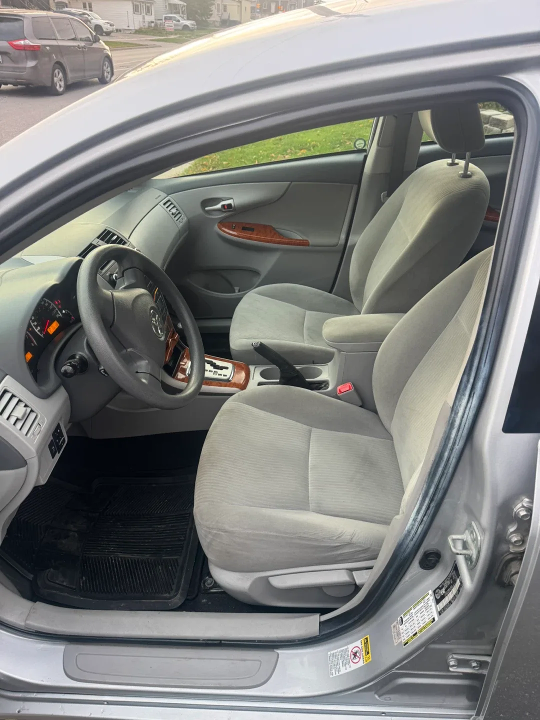 2010 Silver Toyota Corolla Sedan image indicator(4)