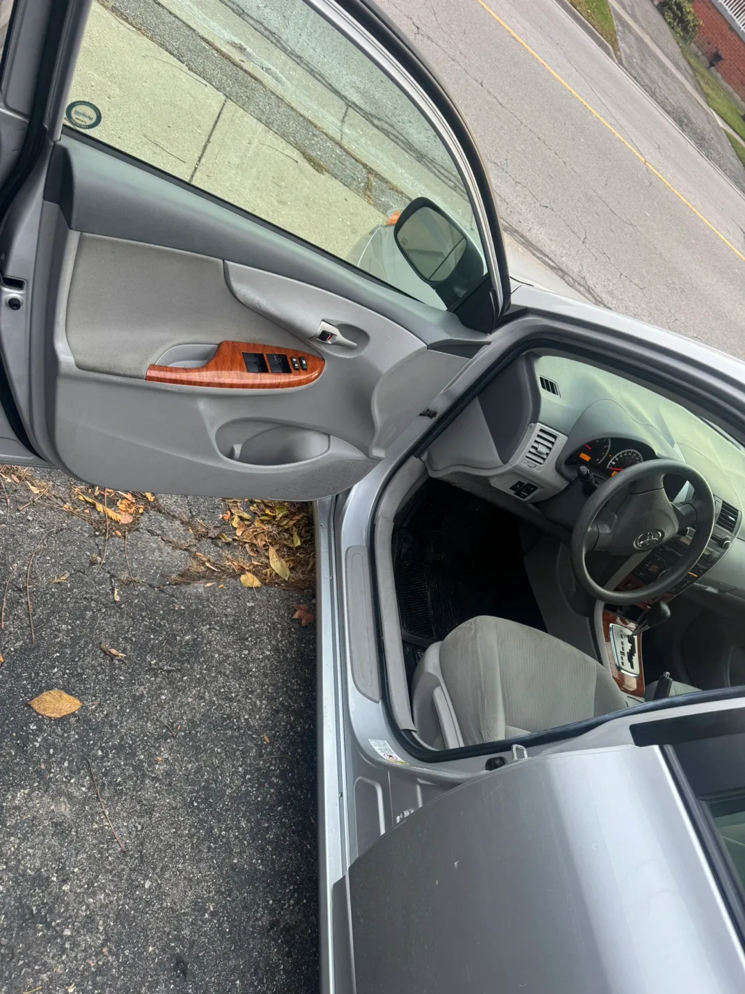 2010 Silver Toyota Corolla Sedan image indicator(5)