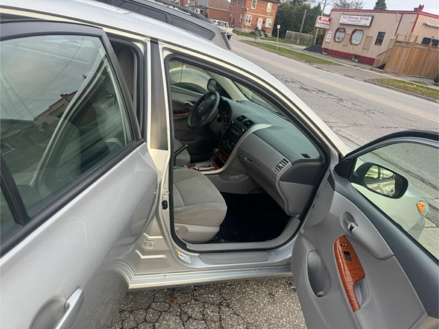 2010 Silver Toyota Corolla Sedan image indicator(9)