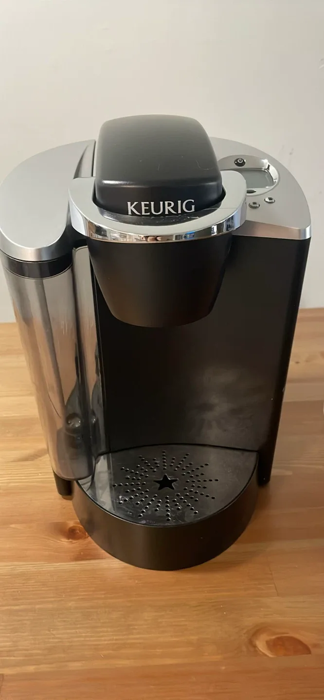 Keurig Coffee Maker - Good Condition image indicator(2)