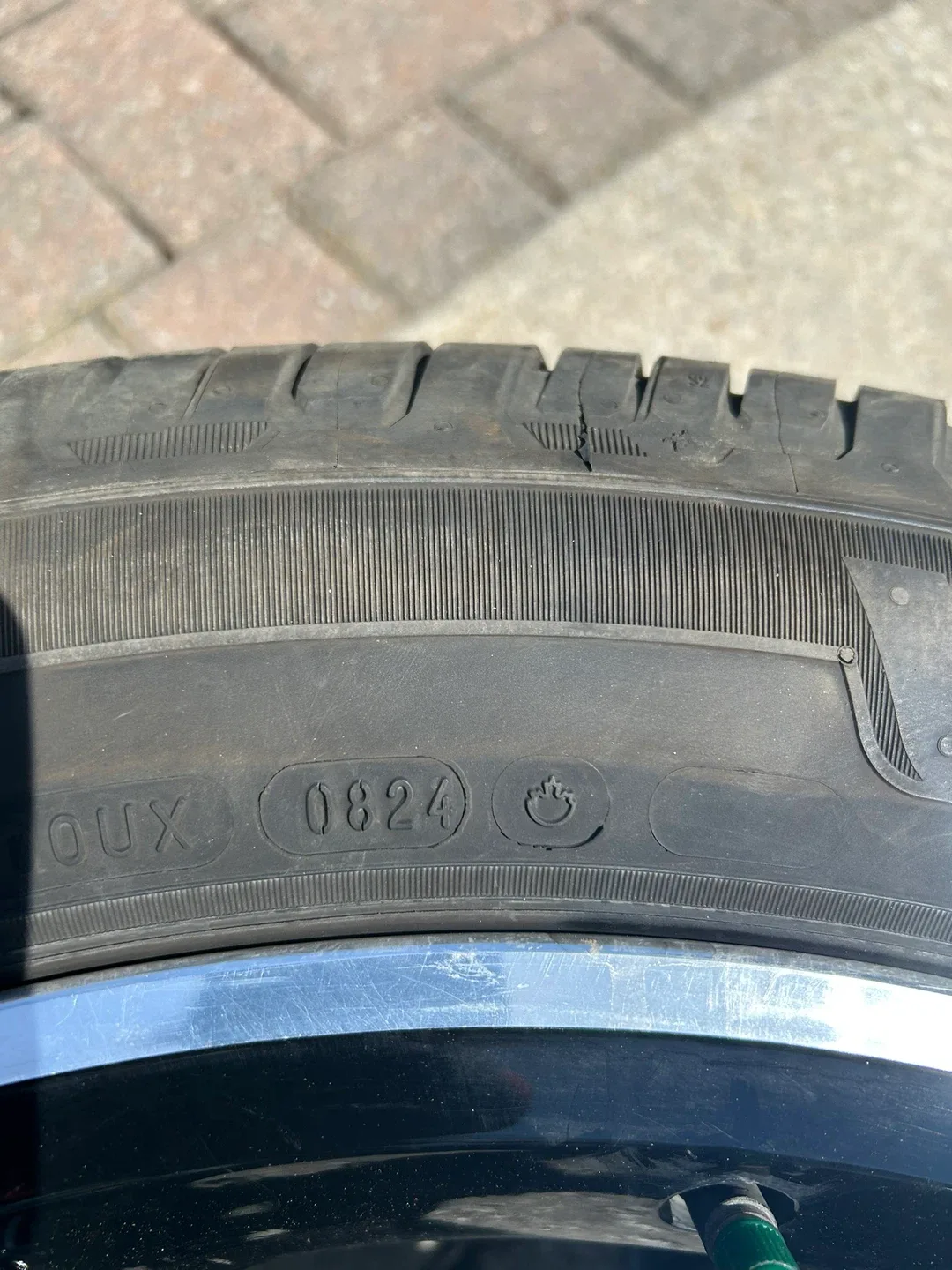 GMC Rim with Michelin Defender LTX Tire - 275/45R22 image indicator(4)