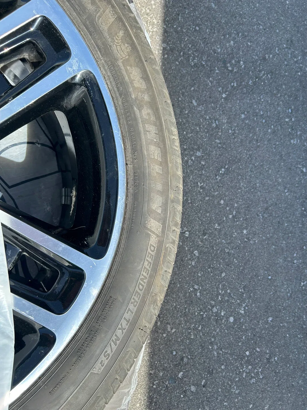 GMC Rim with Michelin Defender LTX Tire - 275/45R22 image indicator(2)