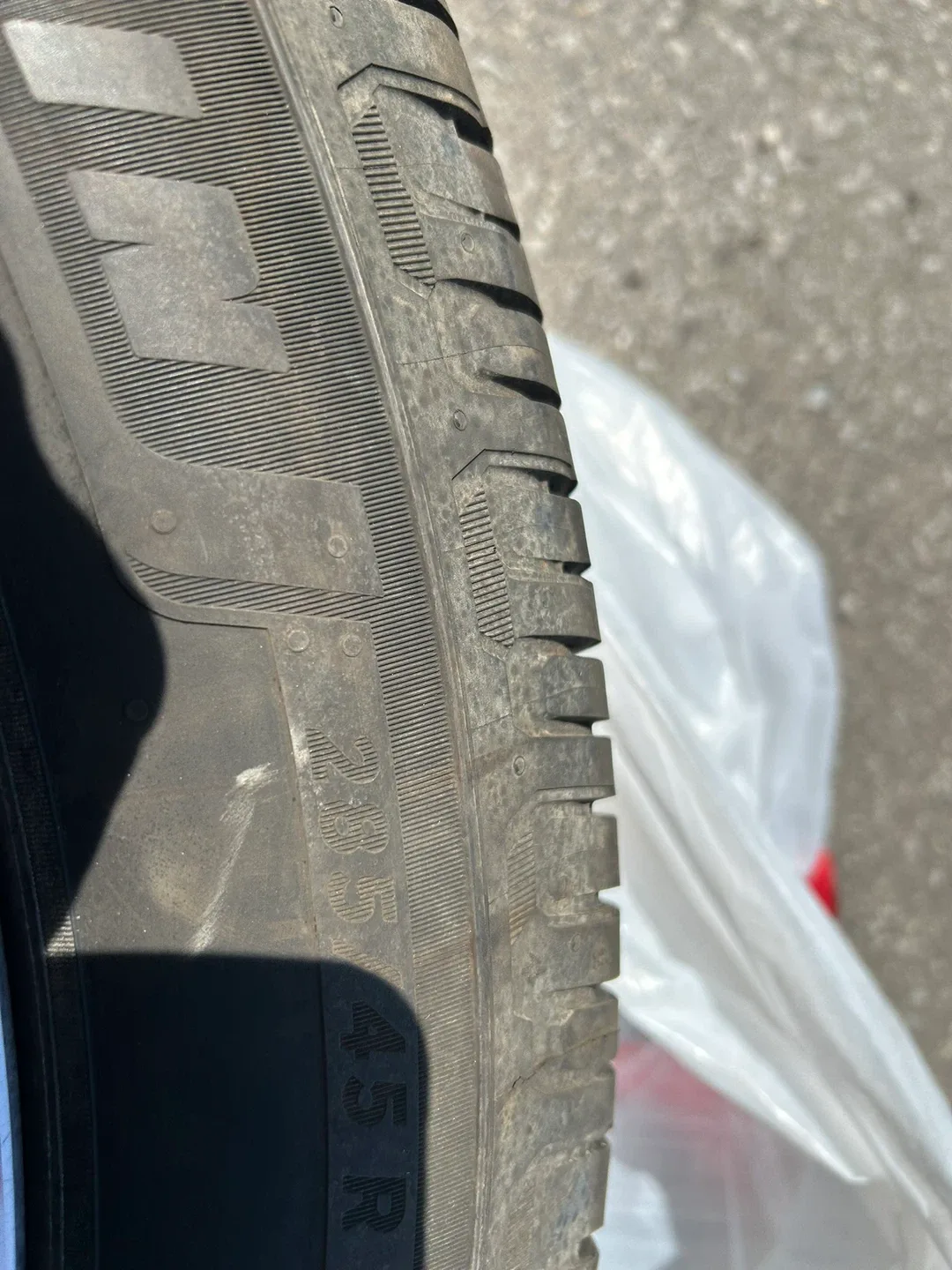 GMC Rim with Michelin Defender LTX Tire - 275/45R22 image indicator(3)