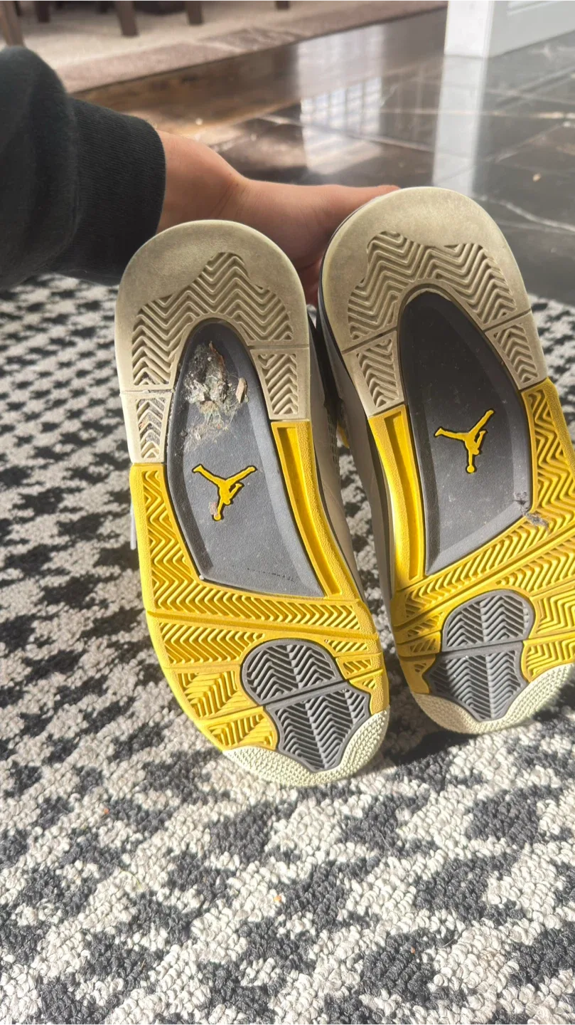 9 1/2 Jordan fours image indicator(3)