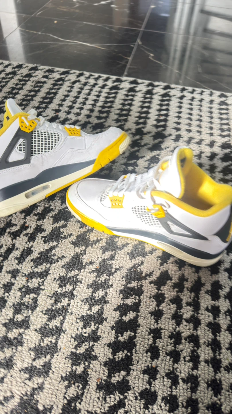 9 1/2 Jordan fours - photo 4