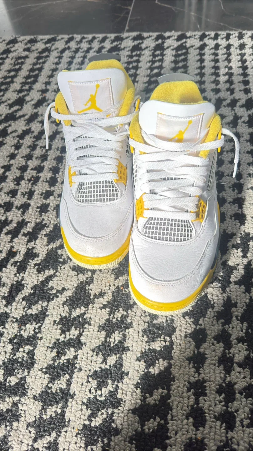 9 1/2 Jordan fours image indicator(6)