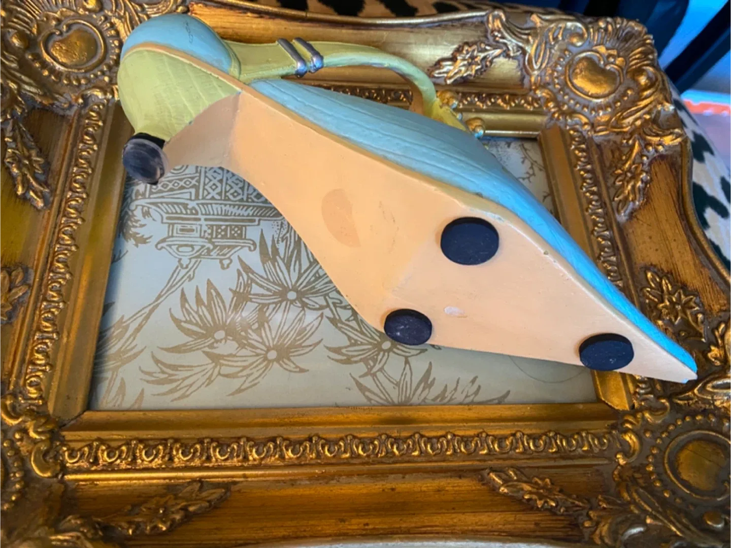 Right Shoe Figurine Decor image indicator(6)