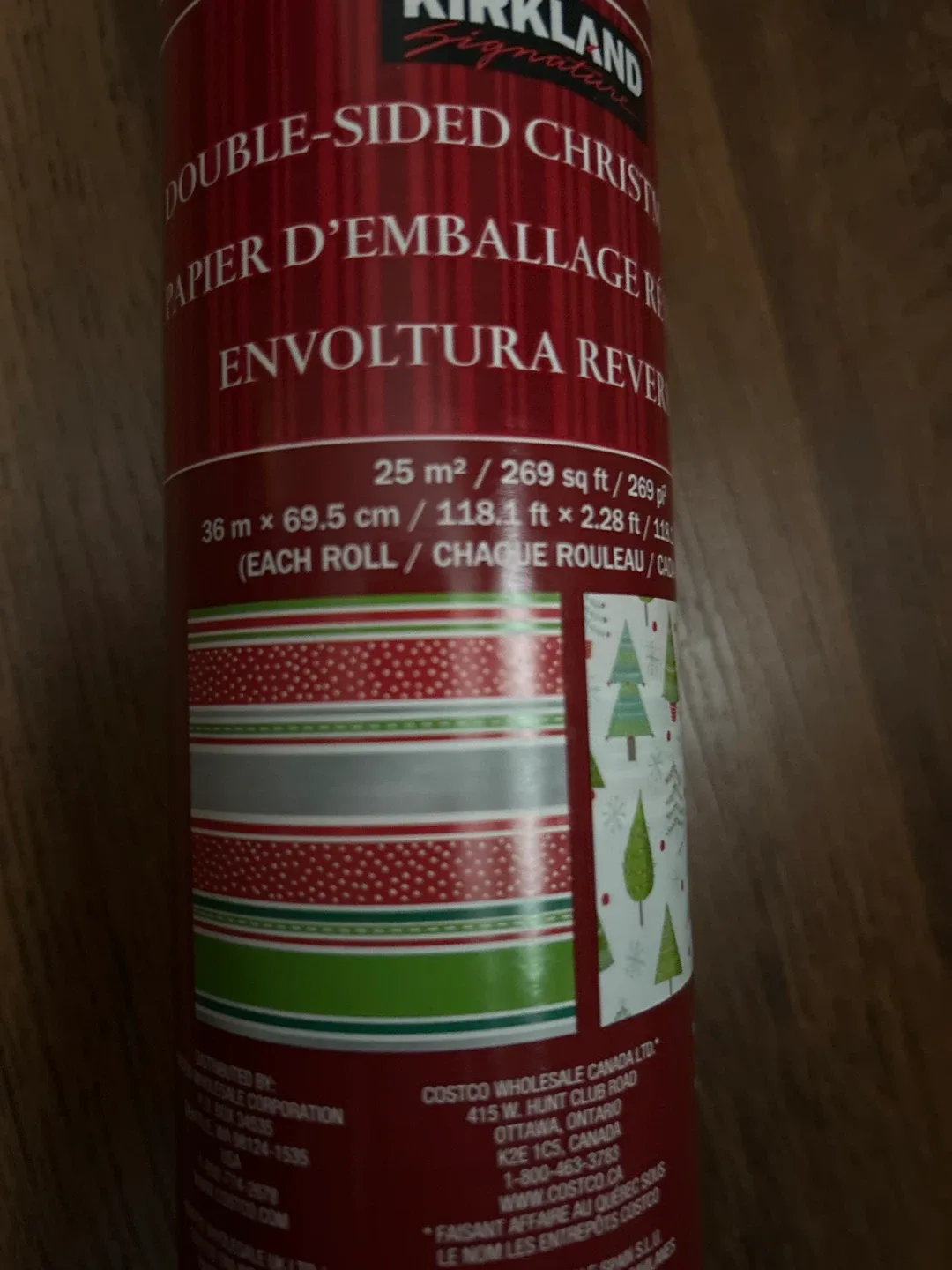 Kirkland Signature Double-Sided Christmas Wrap image indicator(2)