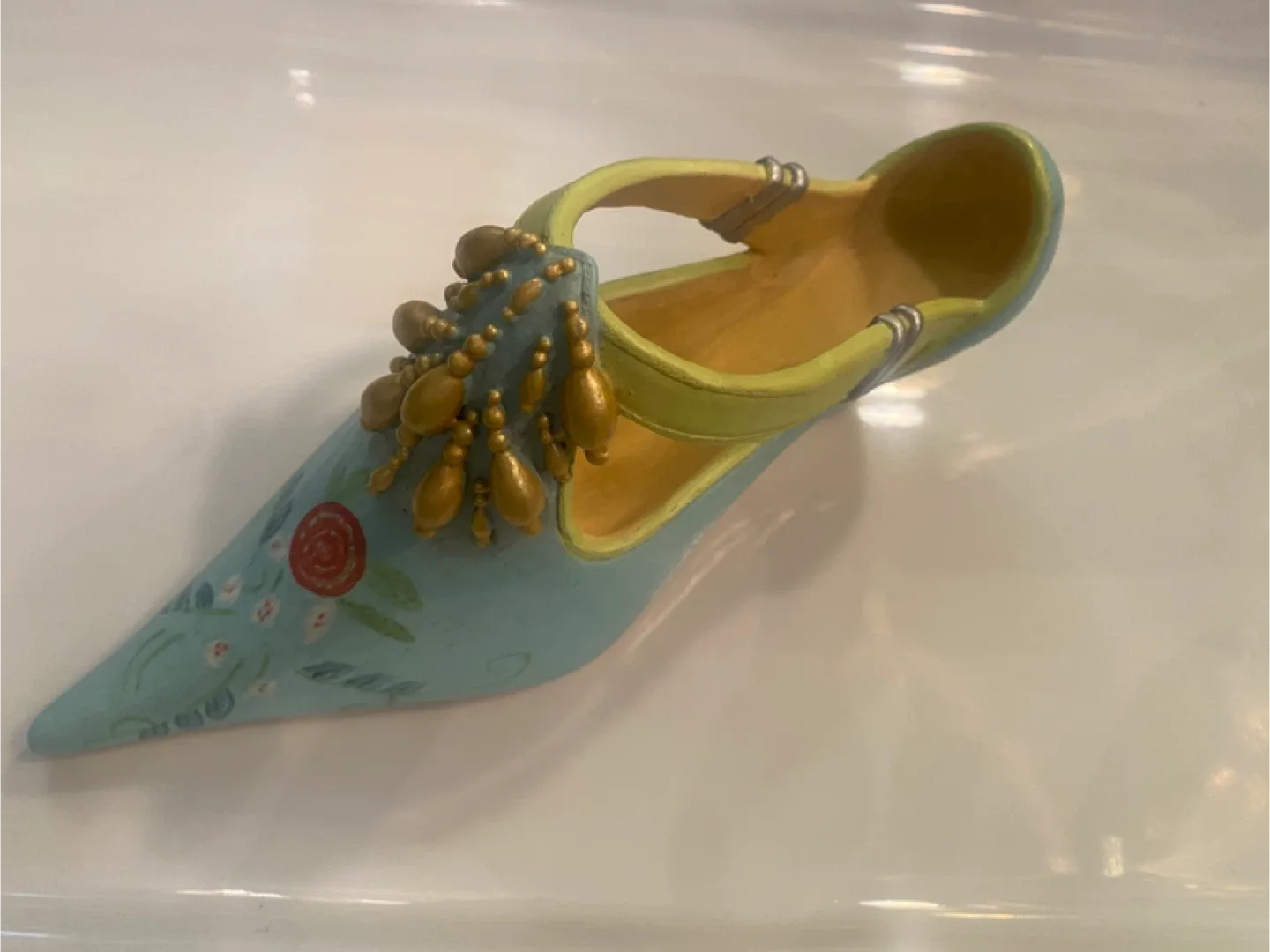 Right Shoe Figurine Decor image indicator(7)