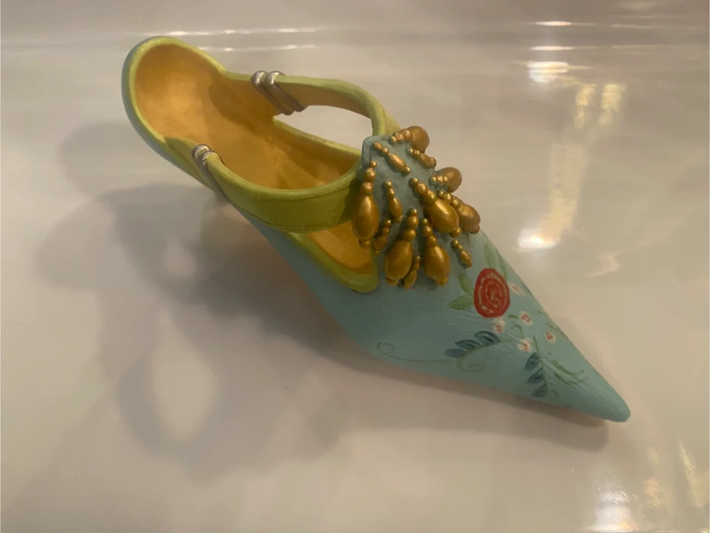 Right Shoe Figurine Decor image indicator(8)