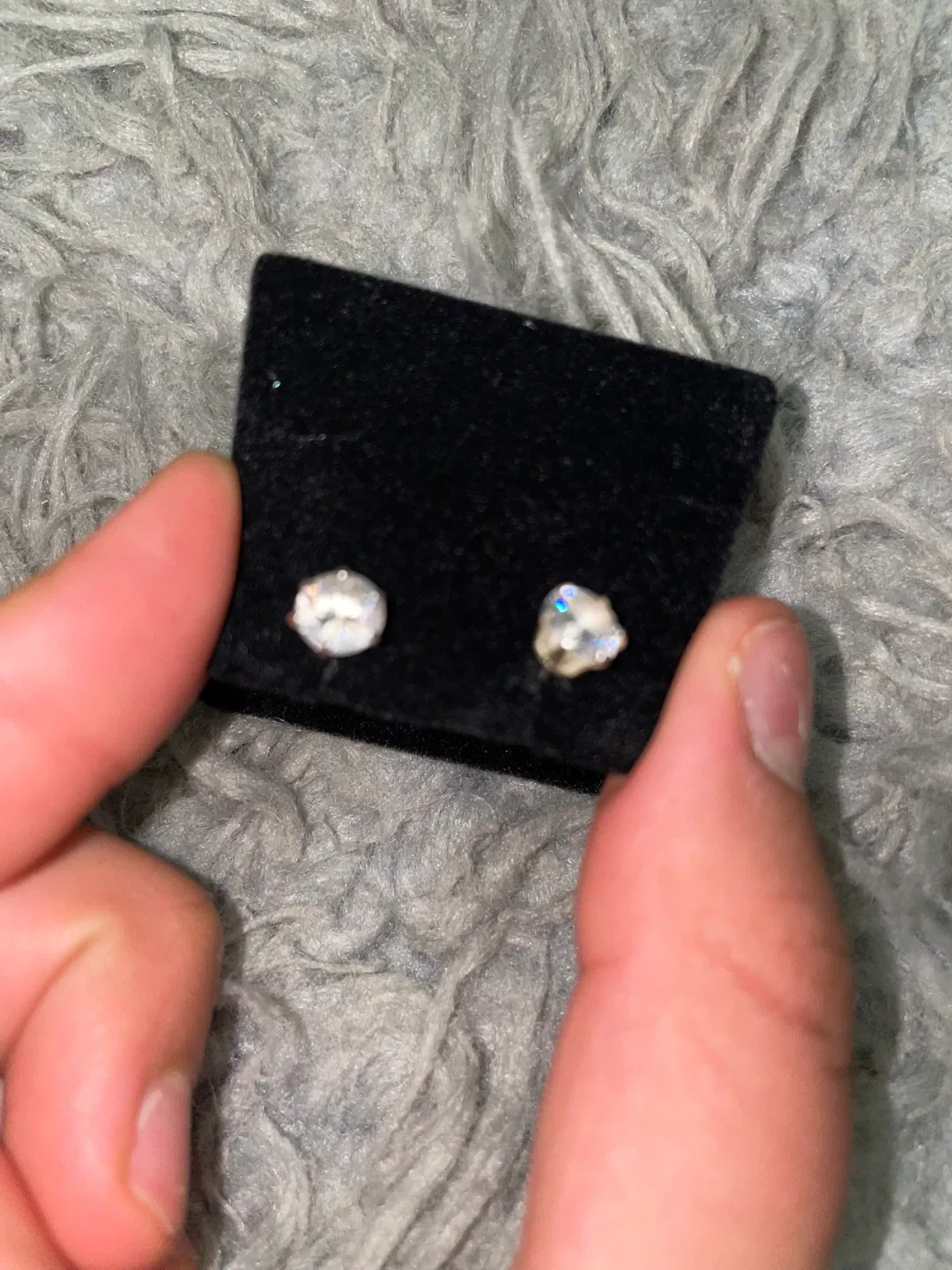 Gugots Silver Stud Earrings image indicator(2)