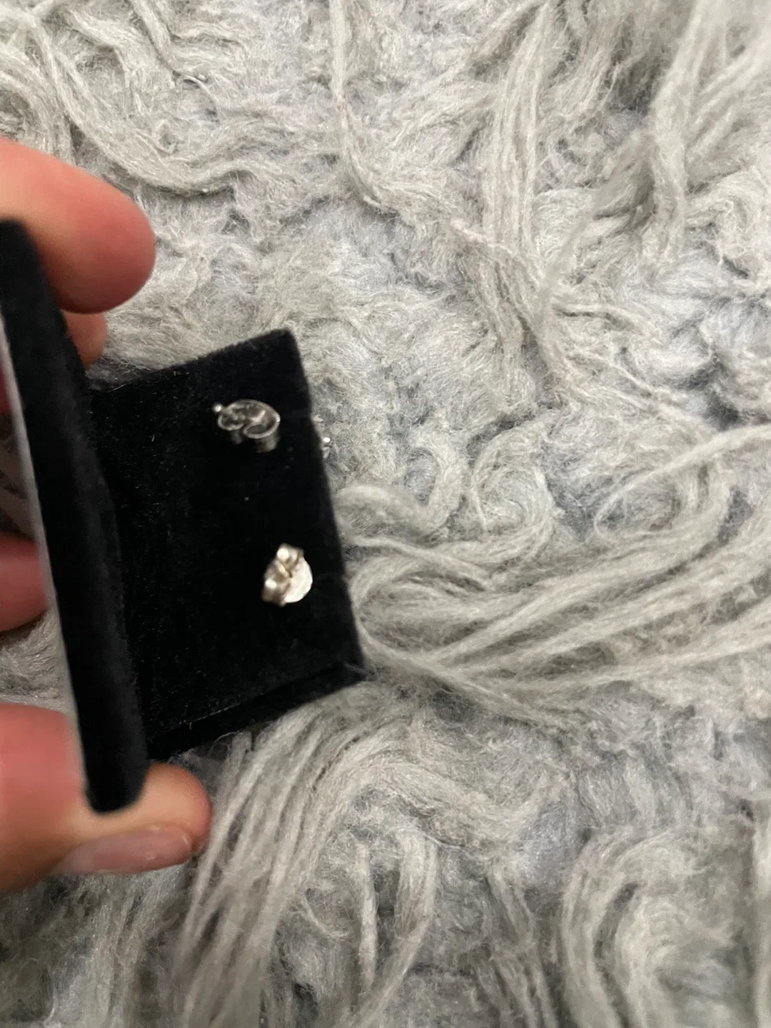 Gugots Silver Stud Earrings image indicator(3)