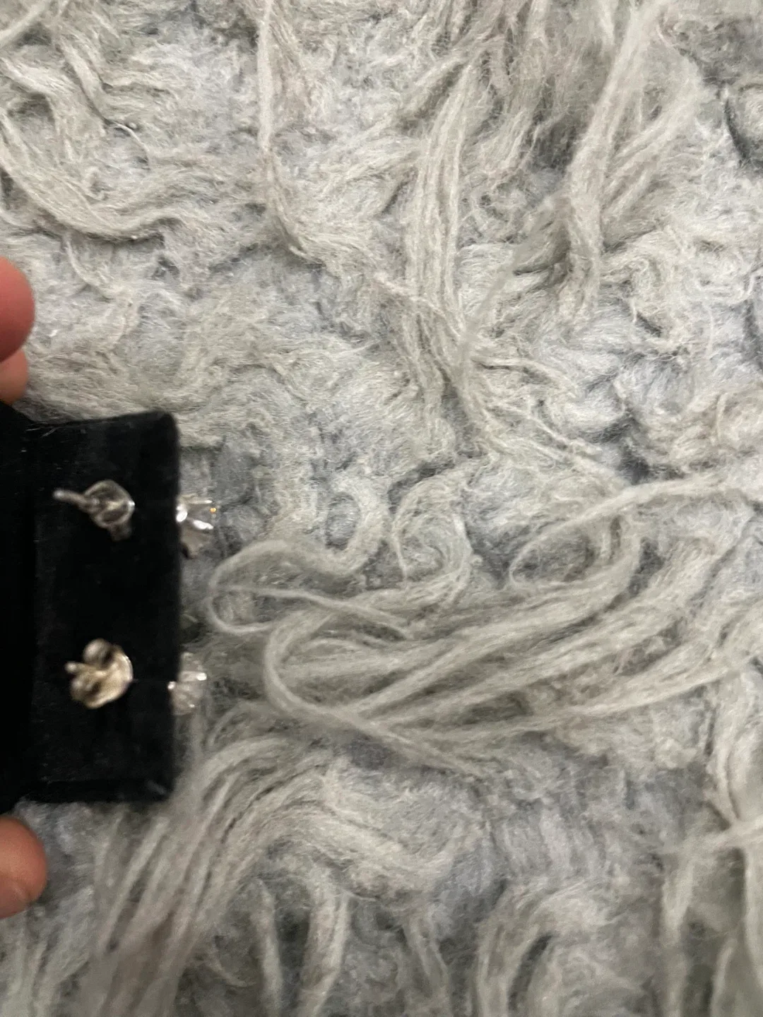 Gugots Silver Stud Earrings image indicator(4)