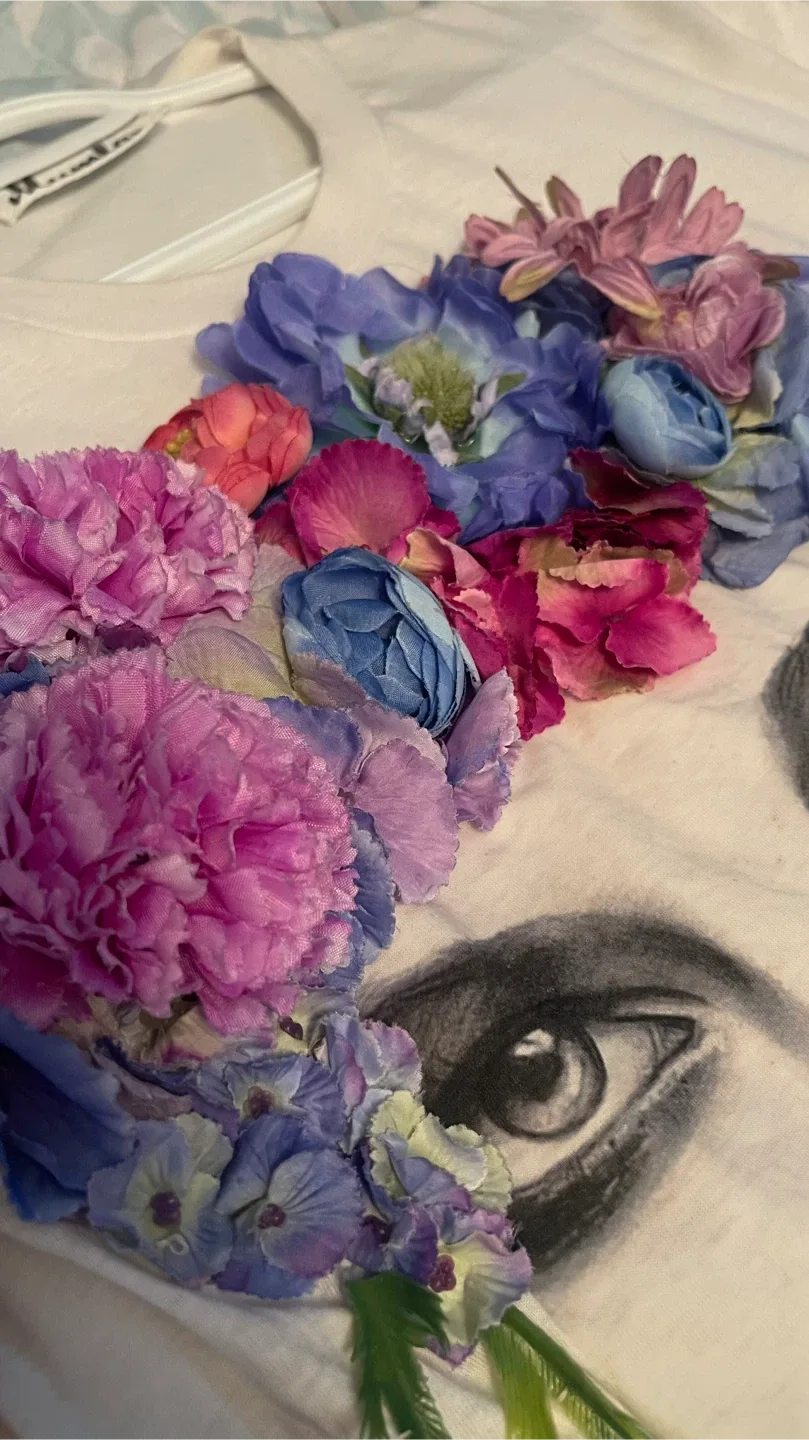 Mumlar T-shirt with floral design image indicator(2)