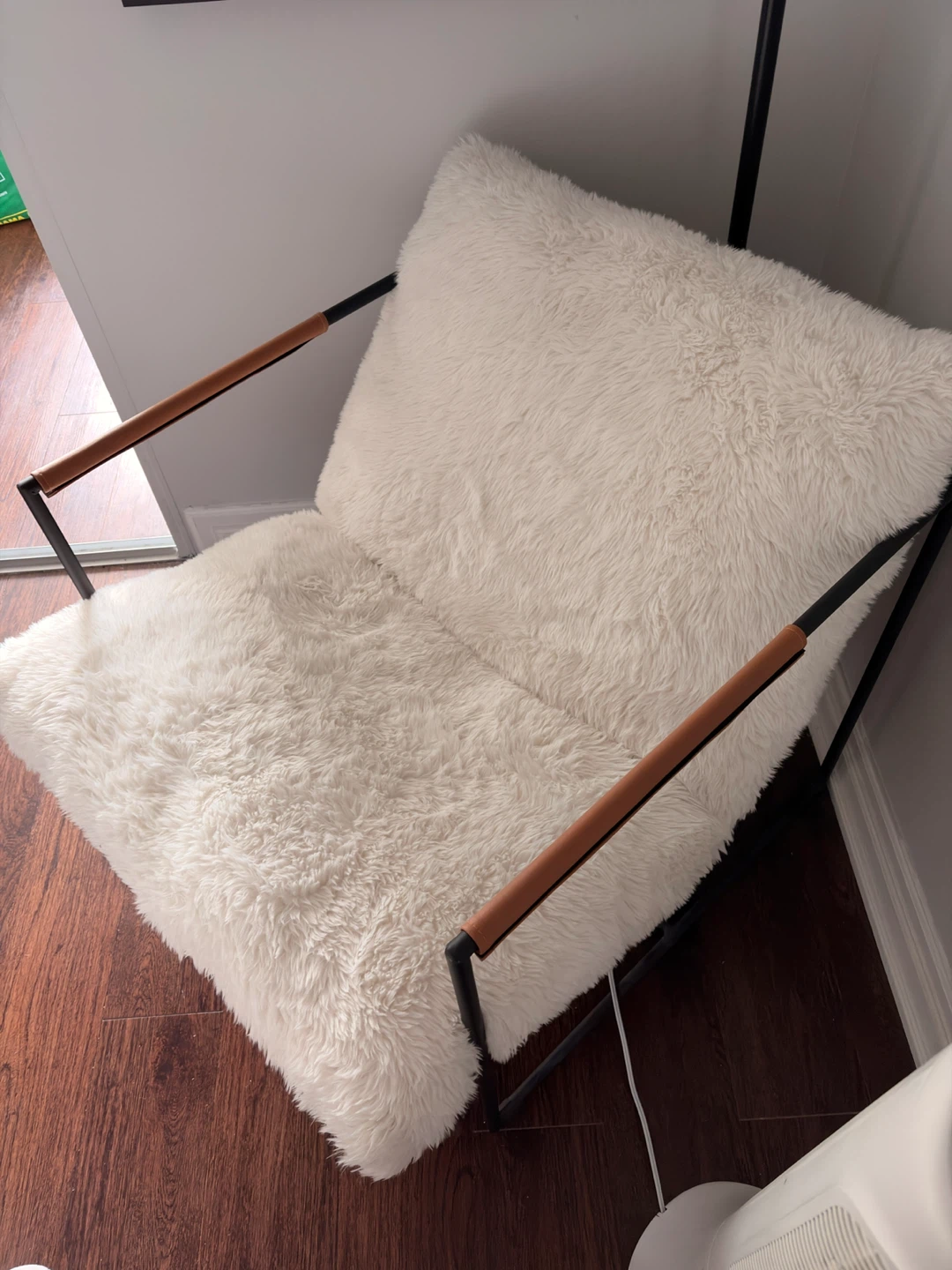 Moving Sale - Comfy Cozy Chair - photo 2
